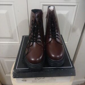 Qupid Women's Brown Lace-Up Platform Ankle Boots